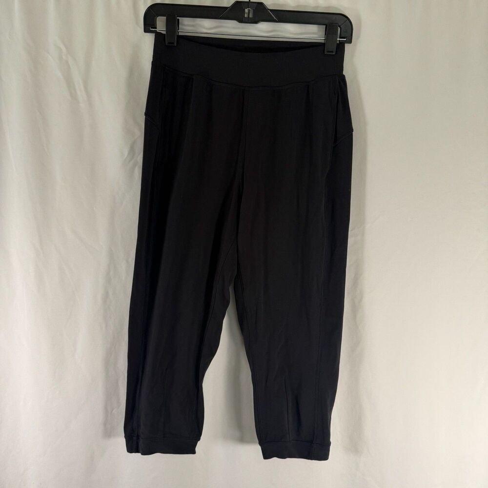 Lululemon Capris Women's 4 Black Pull On Jogger Pockets High Rise Soft